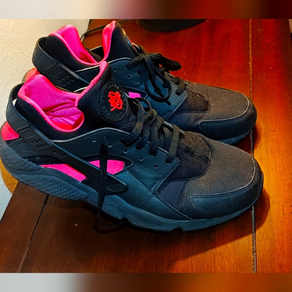 Nike Air Huarache Coral Solar Red Black Leather Sz 12 Men's 318429-055